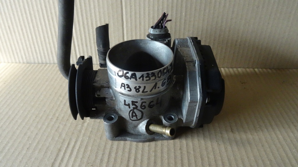 фото №1, Audi a3 8l 1.6 8v дроссельная заслонка 06a133064j
