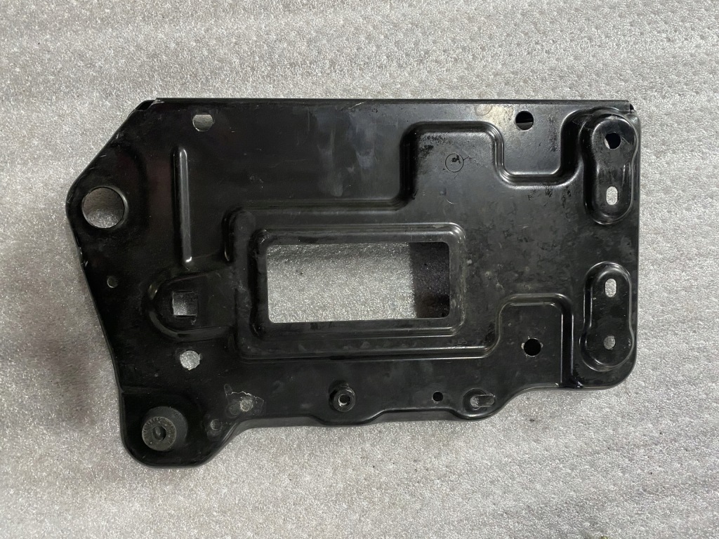 фото №2, Mercedes w176 основание аккумулятора 2466200018