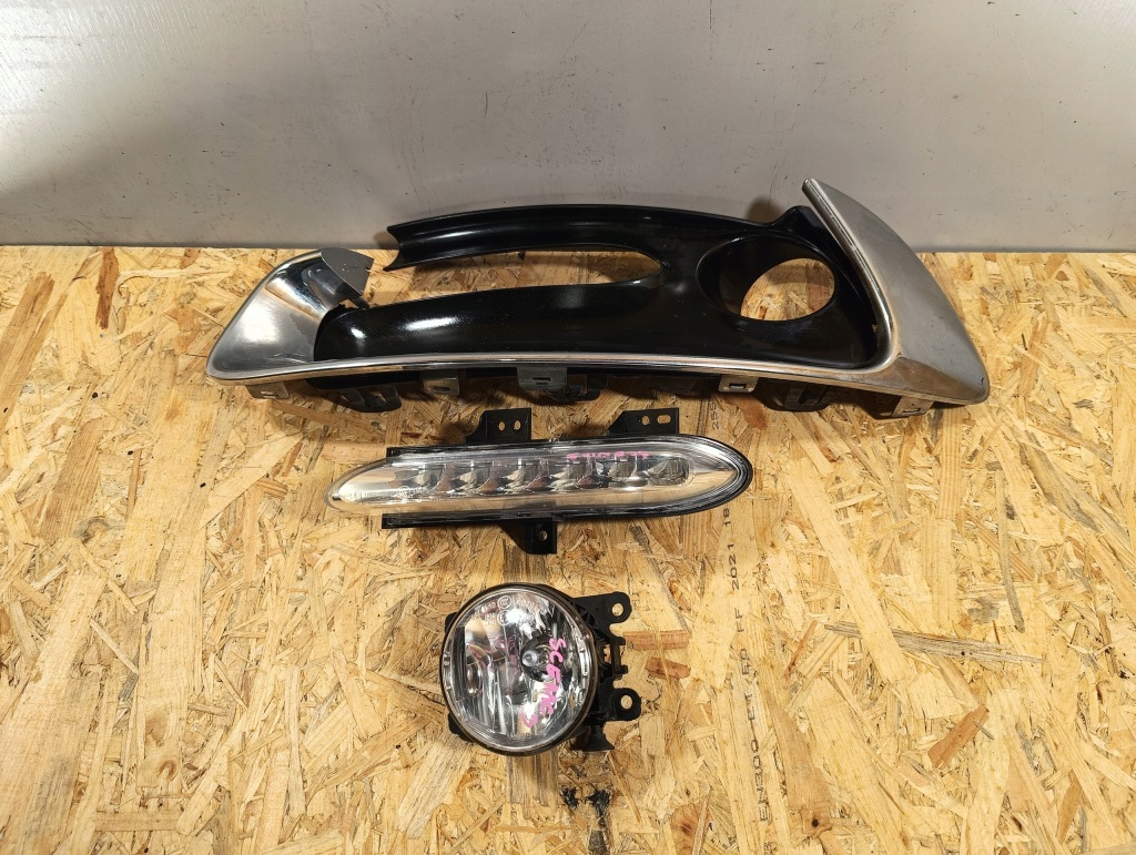 Купити Решітка бампера ліва протитуманна фара led хром renault scenic 3 рестайлінг  623845685r