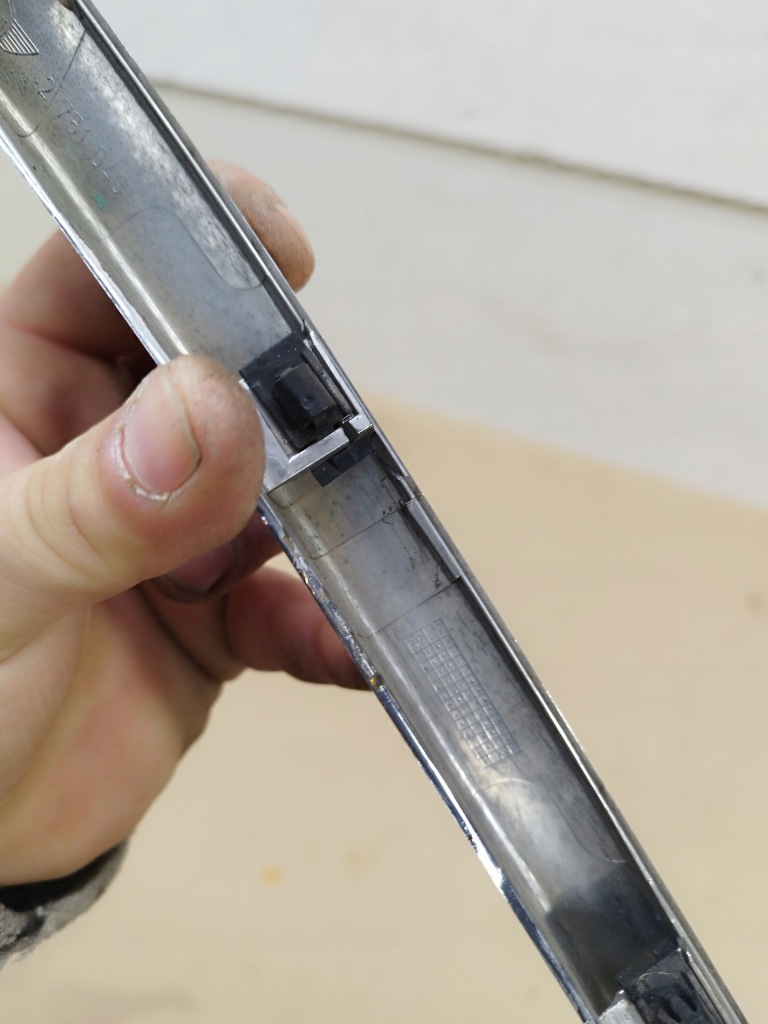 Молдинг хром капот mini cooper r56 рестайлінг  lata 2010-2013 2751040 в Україні