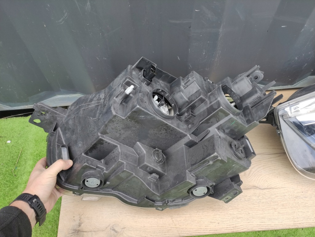 Opel combo e 18- лампа левая + правая перед с Разборки