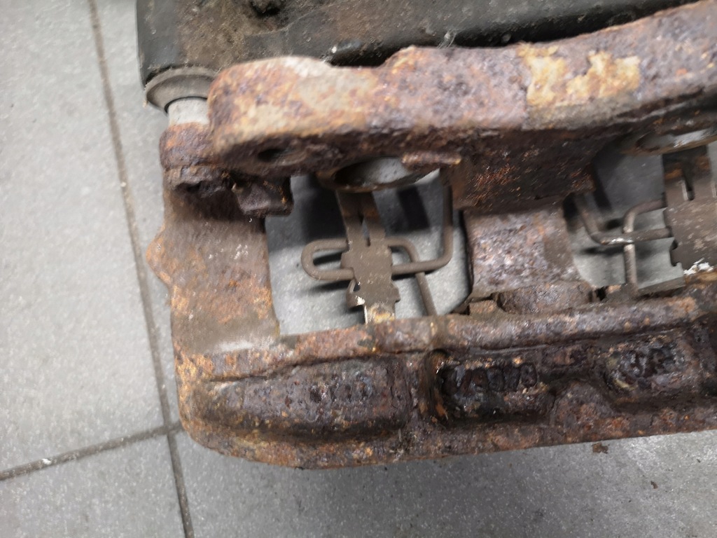 фото №9, Суппорт тормозной левый перед audi a8 d2 4.2 lift