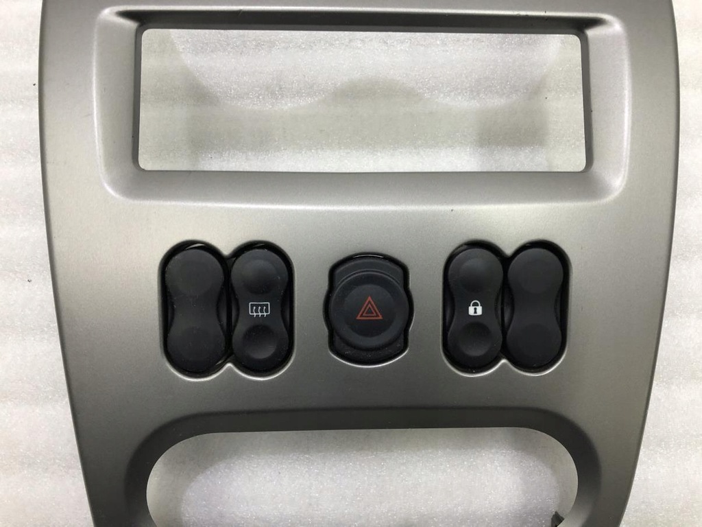 фото №4, Рамка консоли dacia sandero i 8200739438