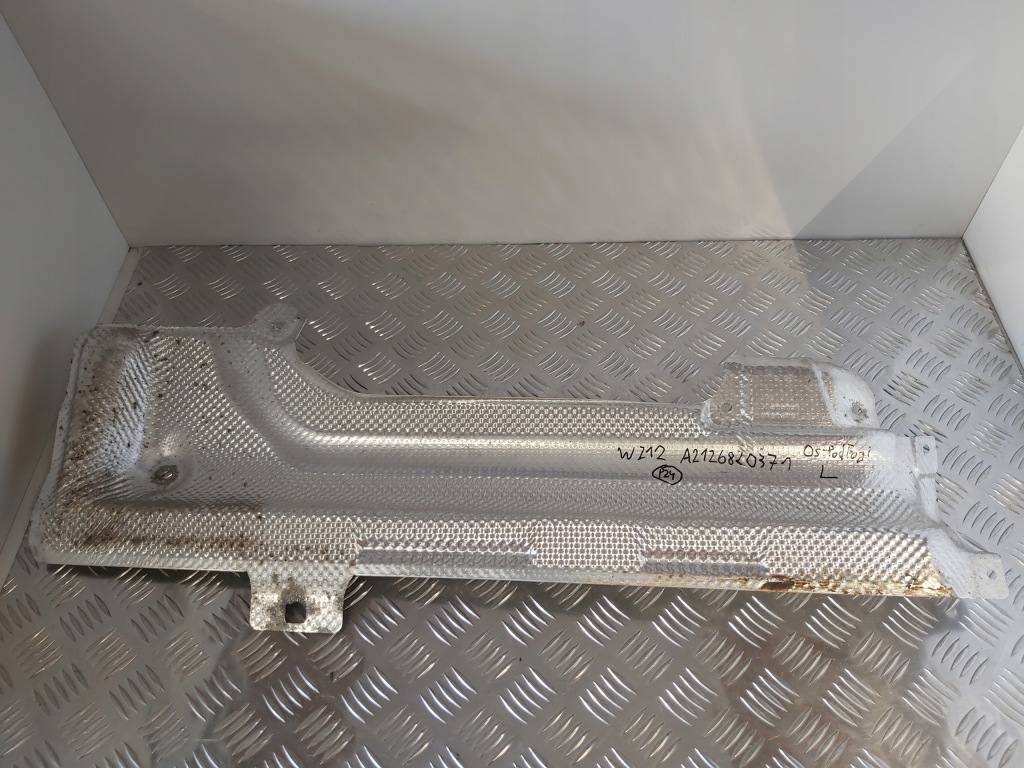 фото №1, Mercedes w212 защита тепловая пол левая a2126820371