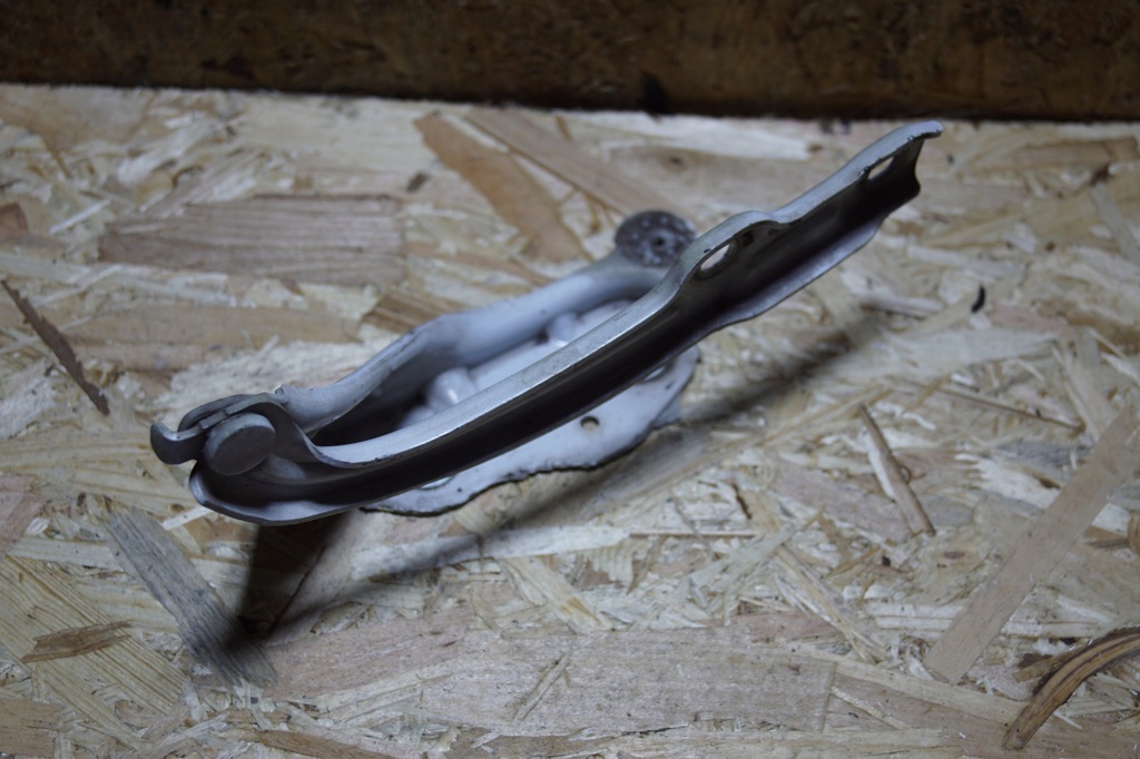 фото №5, Петля капот левый skoda octavia iii 5e0823301