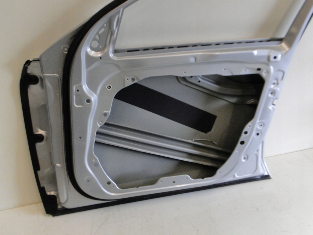 Mercedes двері передні праве a2137200205 e klasa 213 775 Недорого