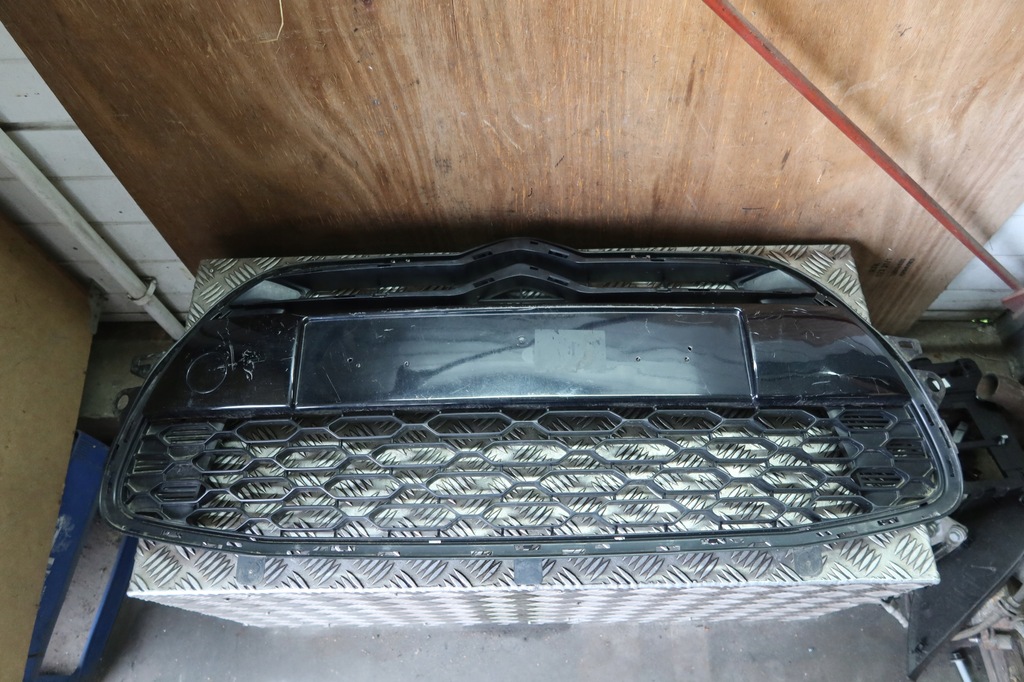 фото №1, Решётка радиатора бампера c3 ds3 9674025277