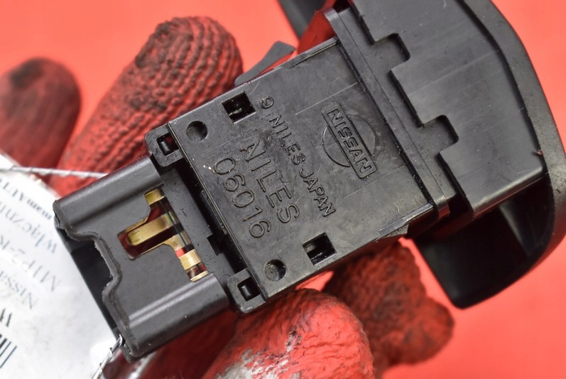 фото №7, Выключатель света аварийных 06016 nissan primera p12 01-08