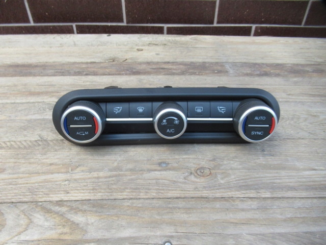 фото №1, Alfa romeo stelvio панель klimatyzacyjny