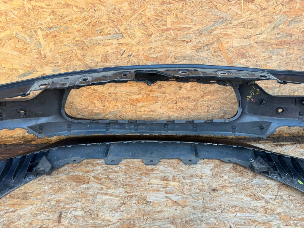 Купити Бампер перед передній maserati ghibli омивачі 6pdc заглушка 670010937