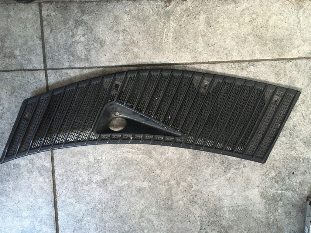 фото №1, Mercedes-benz оригінальний номер 1238360165 решітка жабо