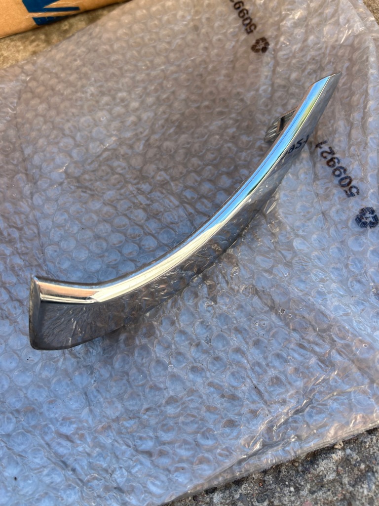 фото №2, Mazda 2 молдинг хром решётка радиатора левый перед