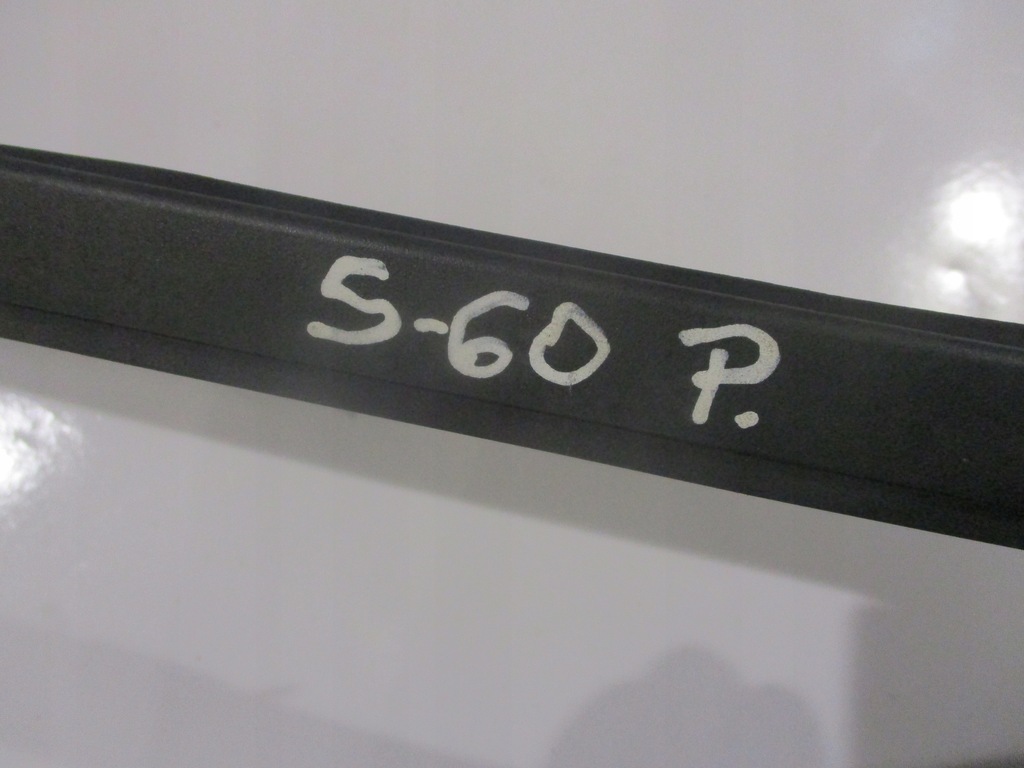 фото №16, Молдинг стекло лобовое правая перед volvo s60 ii 31335865