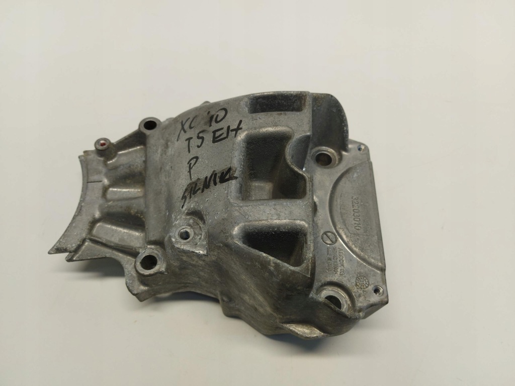 фото №1, Volvo xc40 t5 eh кронштейн двигуна права 32203010