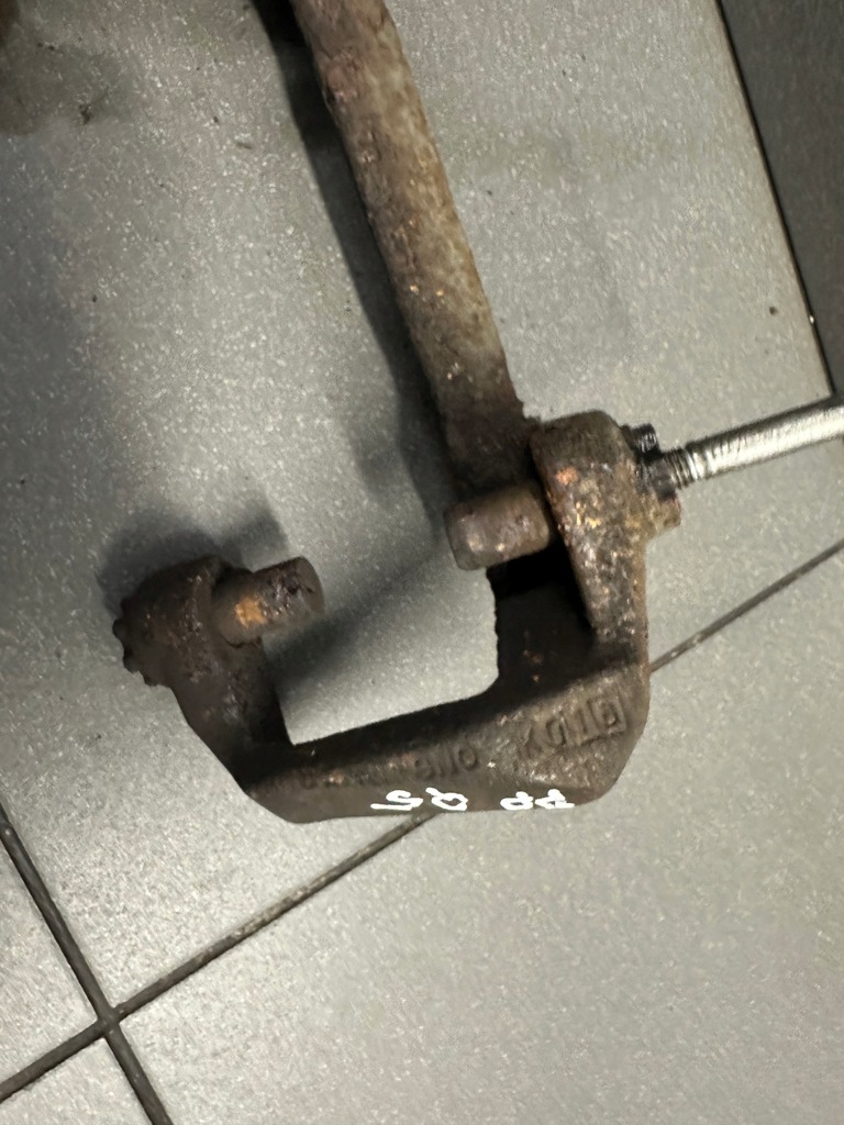 фото №8, Скоба суппорт правый перед audi q5 8r 320mm