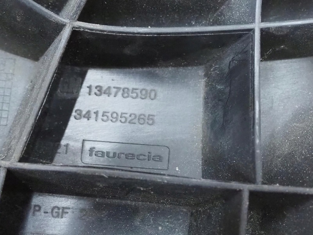 Opel zafira c lift 2016-2019 rok кронштейн pod бампер правый 13478590 Киев