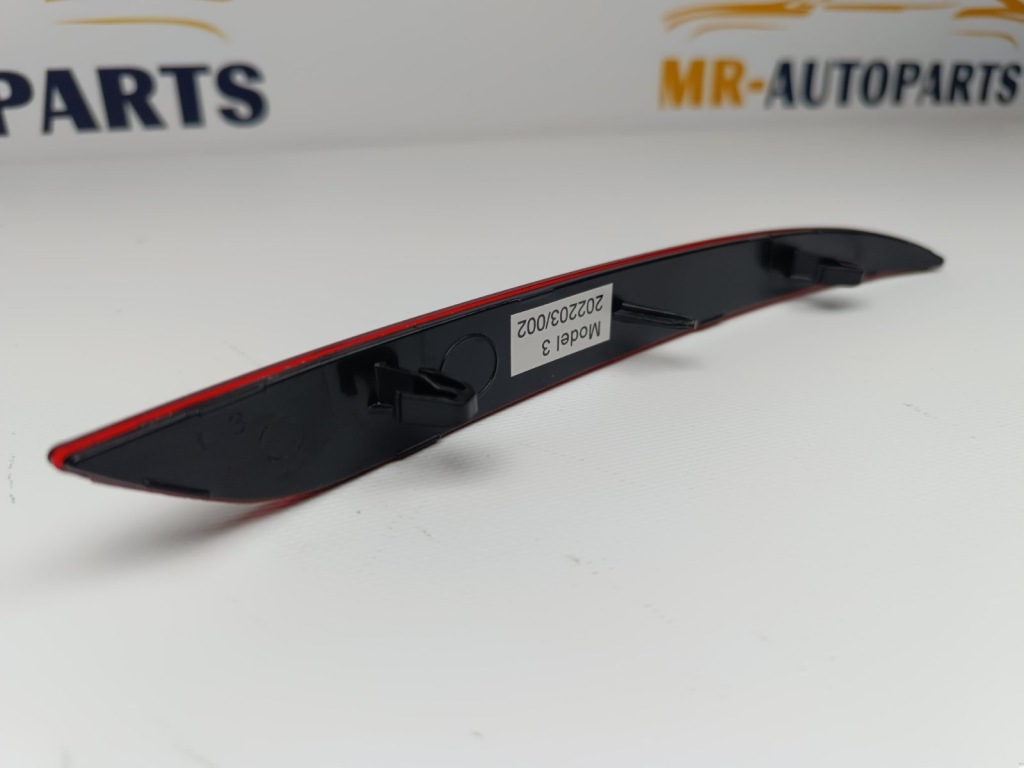 Tesla model 3 лівий відбивач заднього бампера 1077406-00-f в Україні