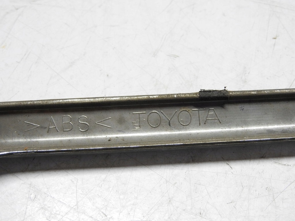 фото №10, Toyota previa ii 00-05 накладка молдинг крышки багажника задняя 75813-28020