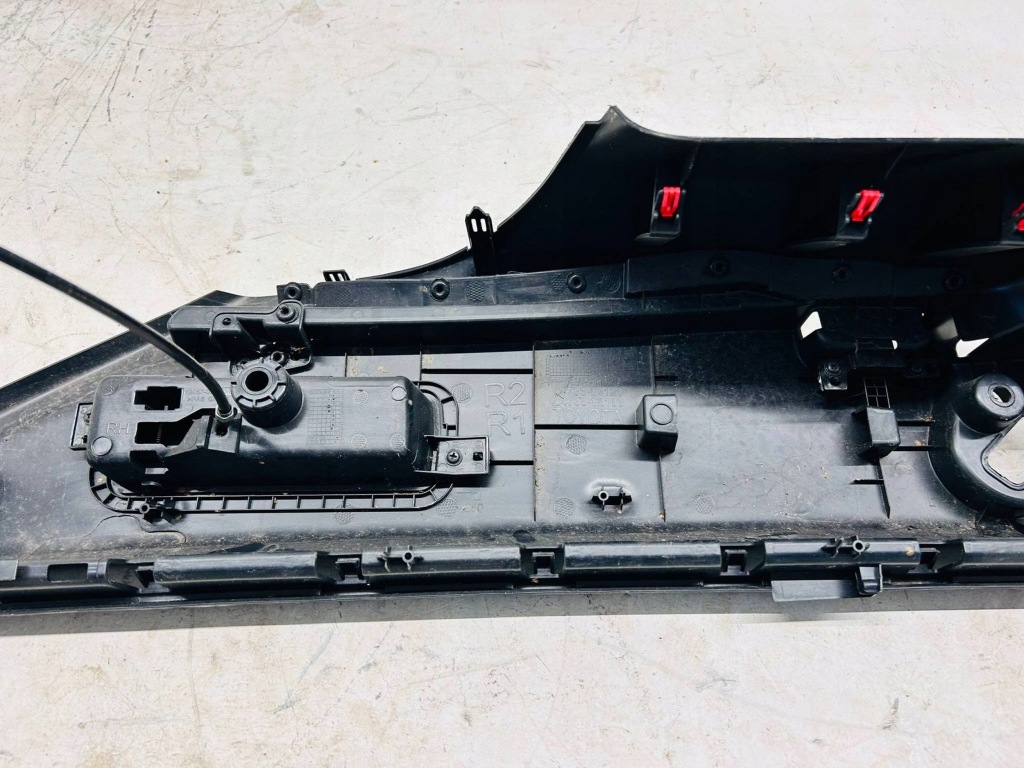 фото №13, Corolla e21 kombi обшивка багажника góra правий праве obtarty bez led