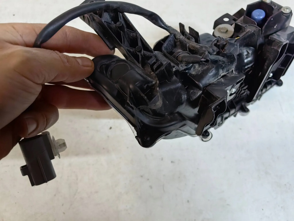 Lexus rx iv рестайлінг  - фара led drl ліва Зі Шроту