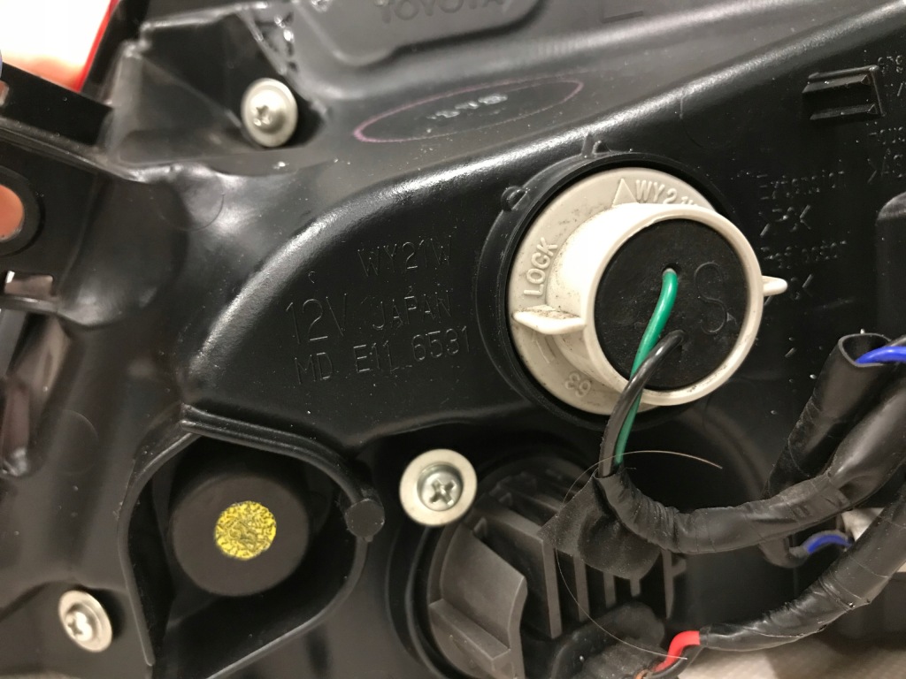 фото №5, Toyota camry ix 18- sedan лампа задняя левая тонированная pół led europa