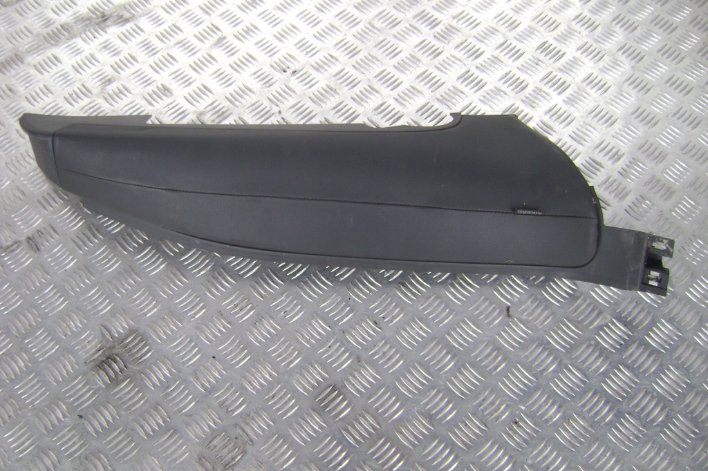 фото №1, Vw passat b8 sedan - подушка обшивка задний правый