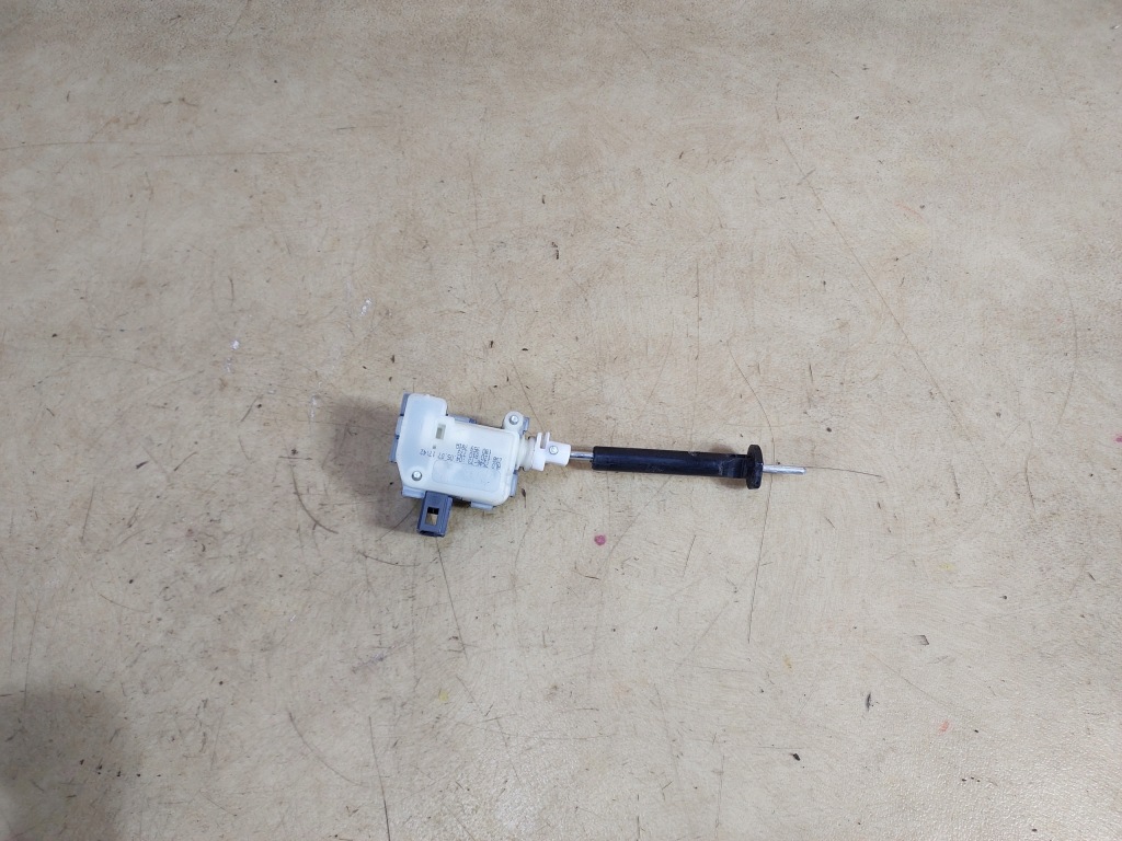 фото №1, Octavia ii привод крышка заливной 1n0959781a