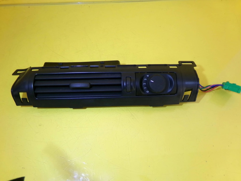 фото №6, Решітка обдув регулювання з панель лівий перед peugeot 5008 96846886xt nr236