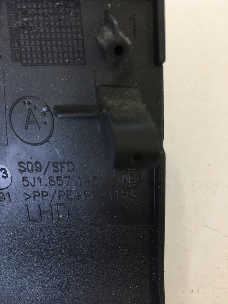 фото №9, Roomster заглушка консоли панели правая 5j1857145