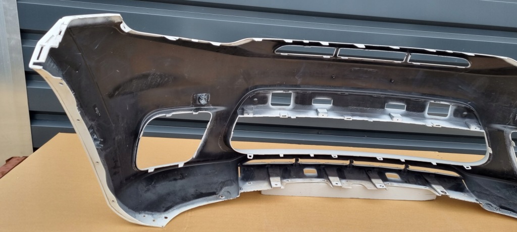 Grand cherokee wk2 рестайлинг  srt 18- бампер перед b143 Цена