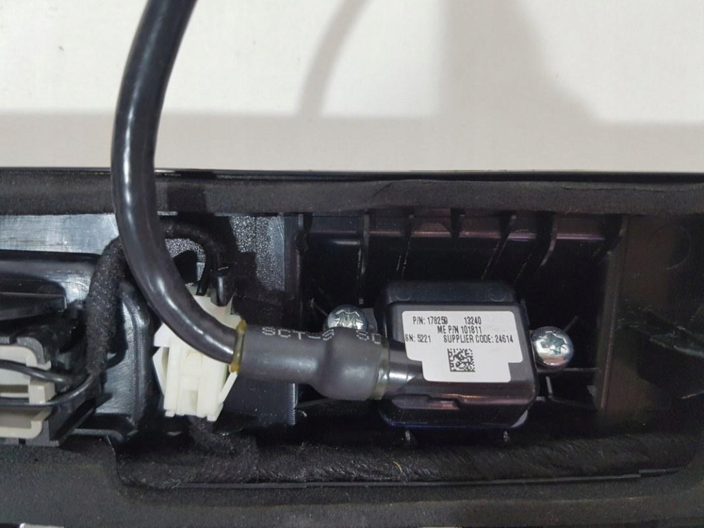 Maserati quattroporte молдинг накладка хром кришки задній мікровимикач камера в Україні