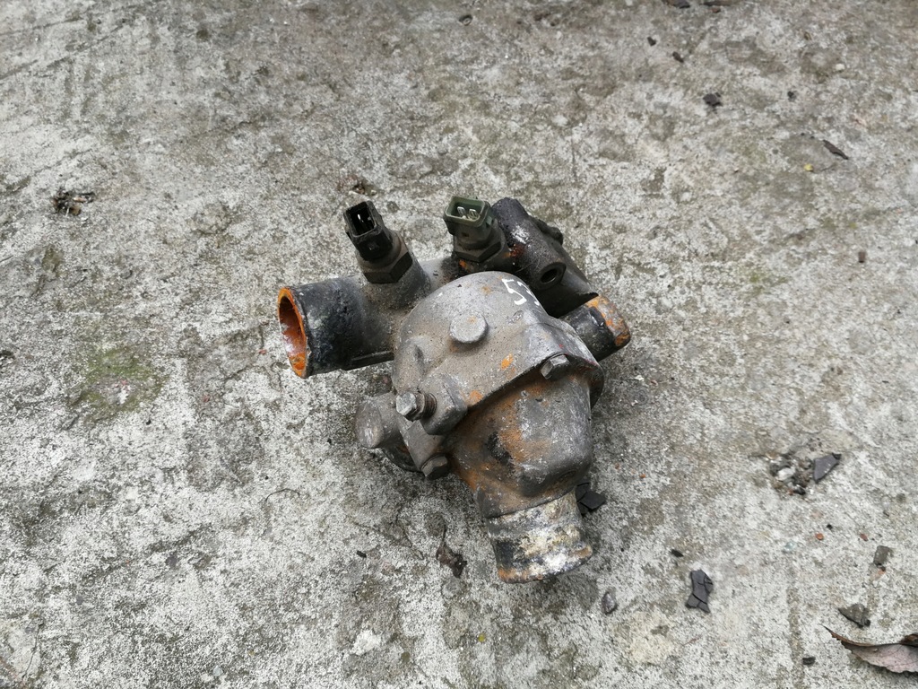 фото №1, Корпус термостата m20 bmw e30 530