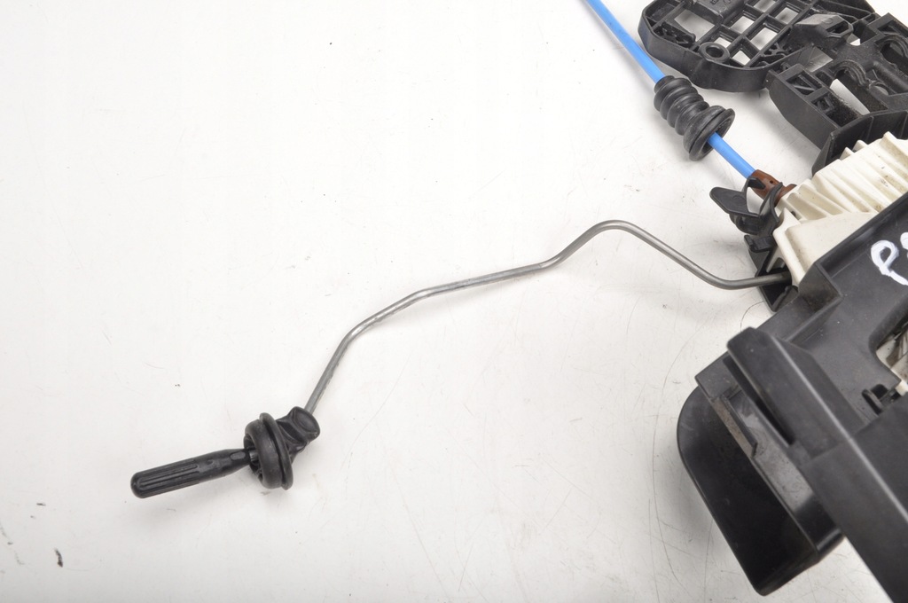 фото №8, Mercedes-benz оригинальный номер a1667200635 замок дверь