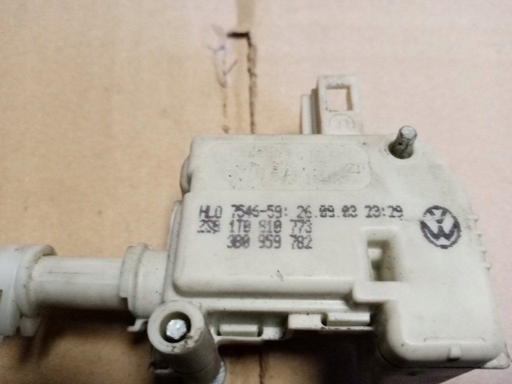 фото №4, Привід кришка пального 1t0810773