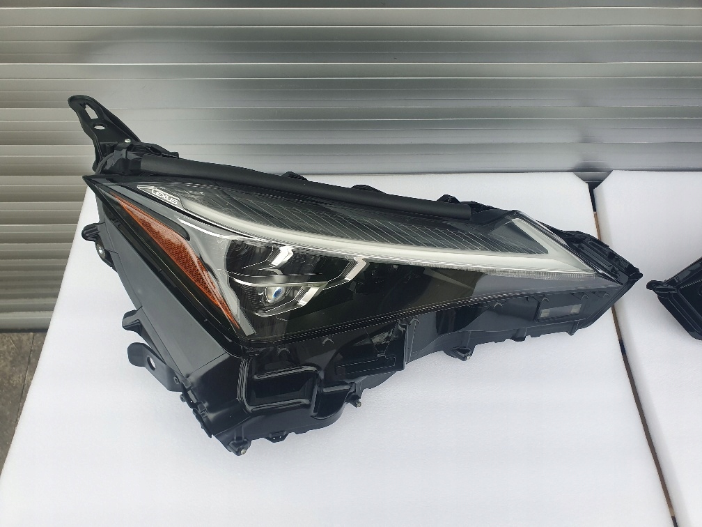 Lexus ux 2018- фара передняя левая правый  full led Недорого