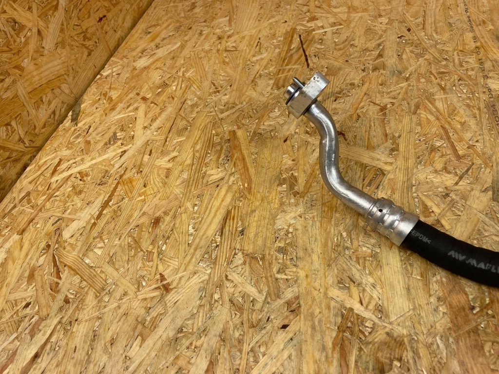 Патрубок трубка шланг кондиціонера mercedes eqe w295 a2958303700 Зі Шроту