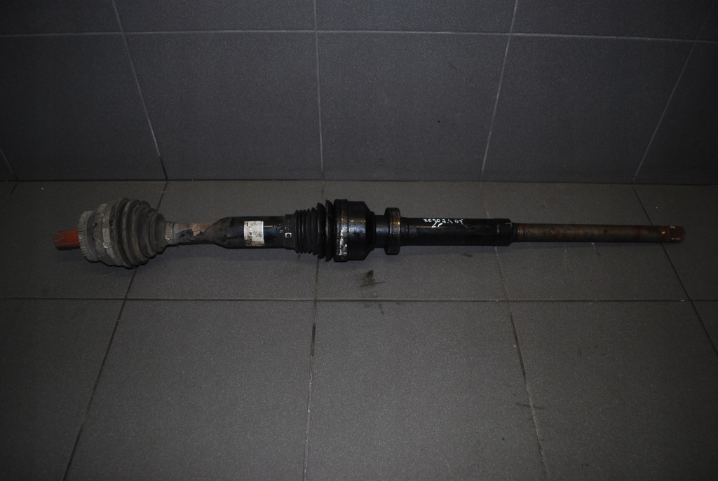 Купить Приводной вал правая  перед volvo xc90 2.4d 185km 30735563