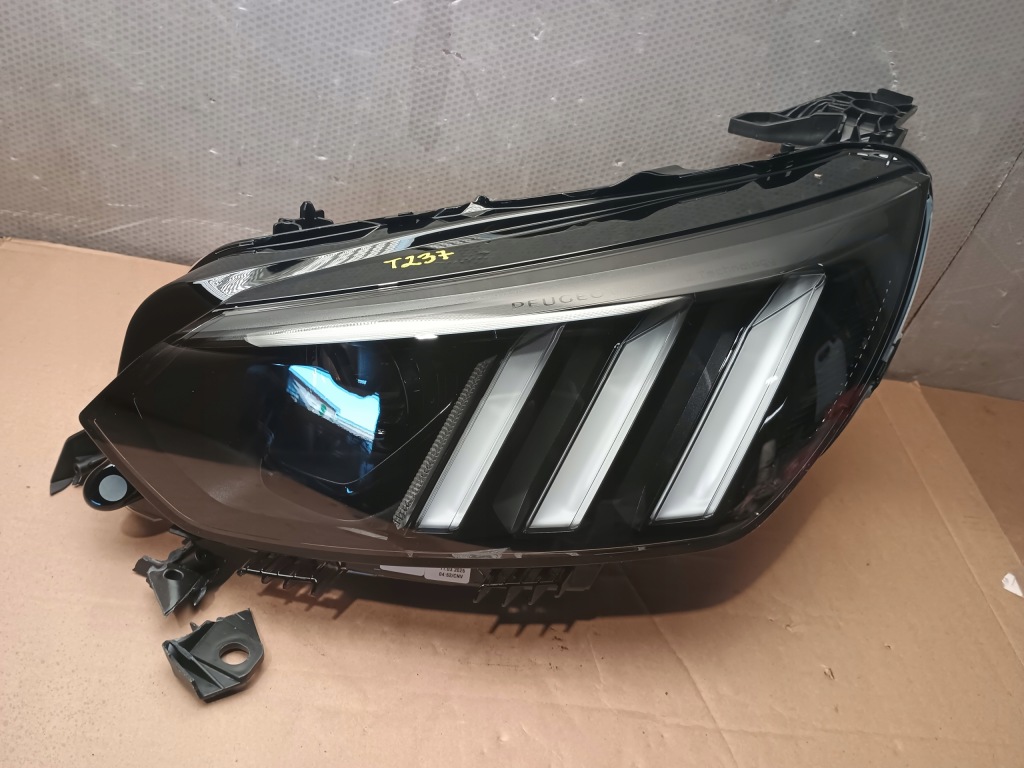 фото №1, Лампа левый перед peugeot 208 ii 2008 ii full led 1682772680 оригинал