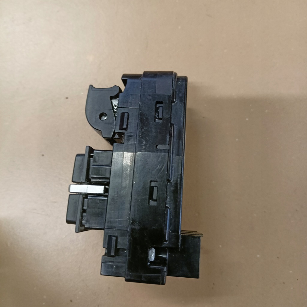 фото №6, Bmw f10 панель керування шторками