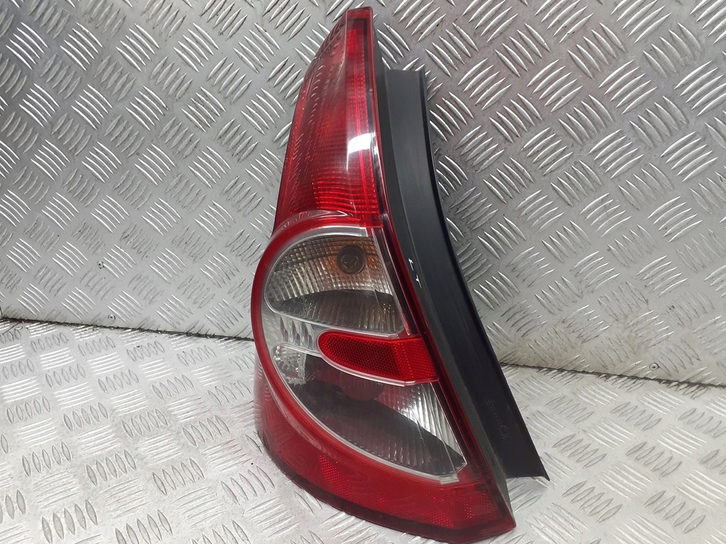 фото №1, Лампа левая задняя dacia sandero 1.4 8200734825