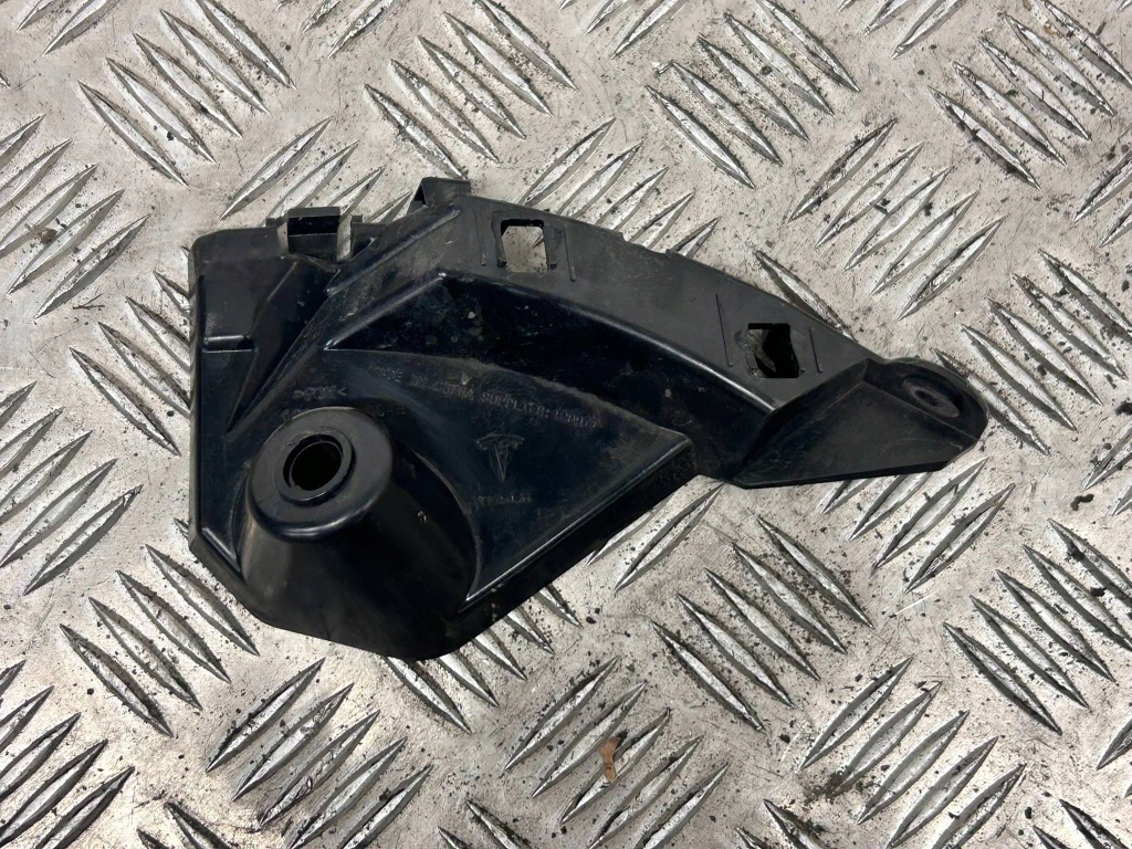 фото №1, Напрямна бампера передній права сторона tesla model x 109579400b