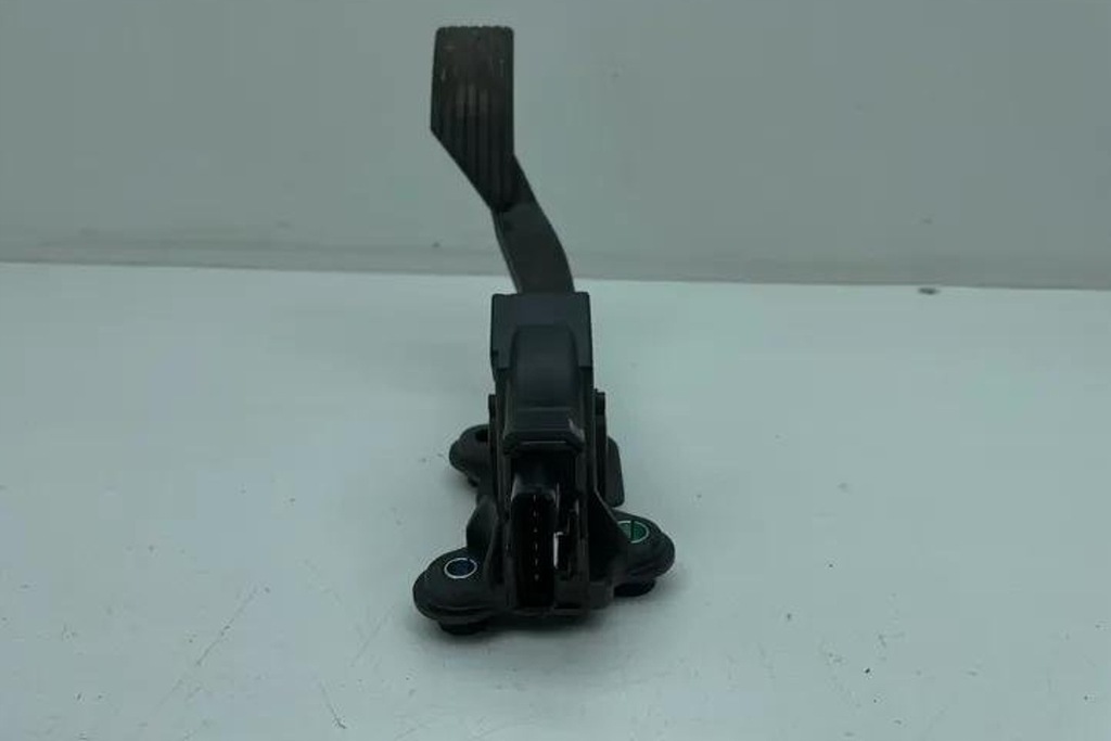 фото №8, Педаль газа mitsubishi outlander ii cw_w 1600a115 2.0l бензиновый 108kw 2015