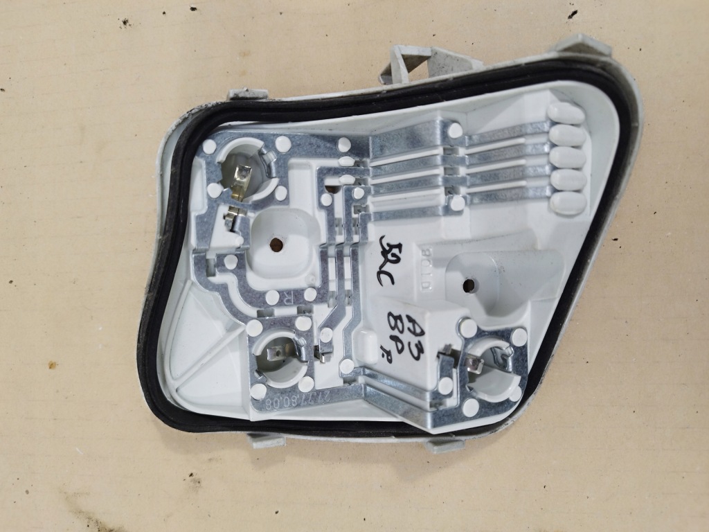 Купить Вкладыш штекер фары правый  задний audi a3 8p 2005-2008 5d 8p4945258