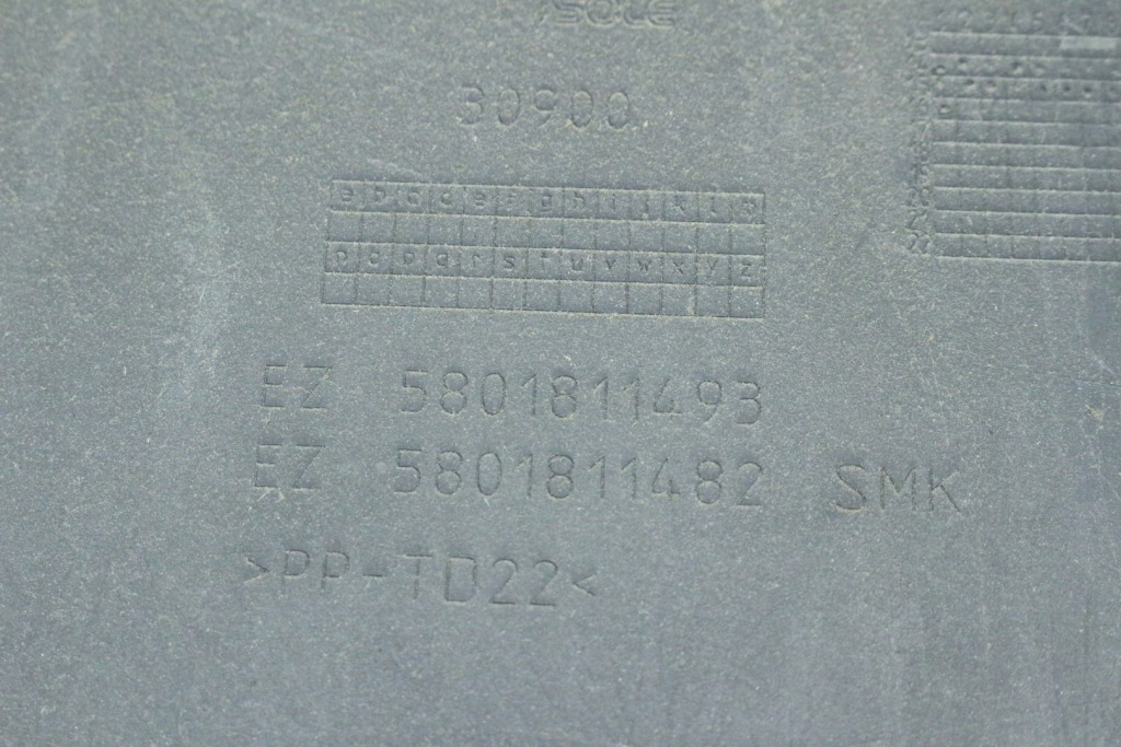 Молдинг левый bok 5801811493 iveco daily iv 17r. Недорого