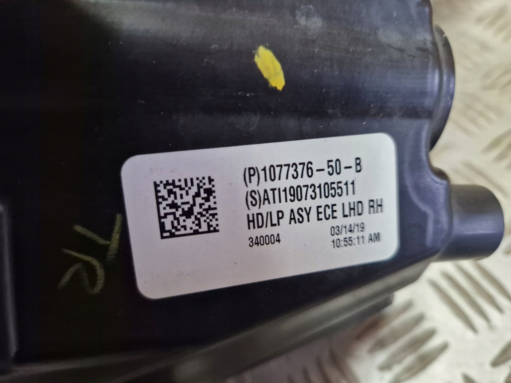 Фара передняя правый  led tesla 3 2017r- Недорого