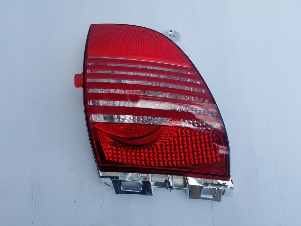 фото №1, Лампа задняя правая peugeot 2008 308 cc 9683074680