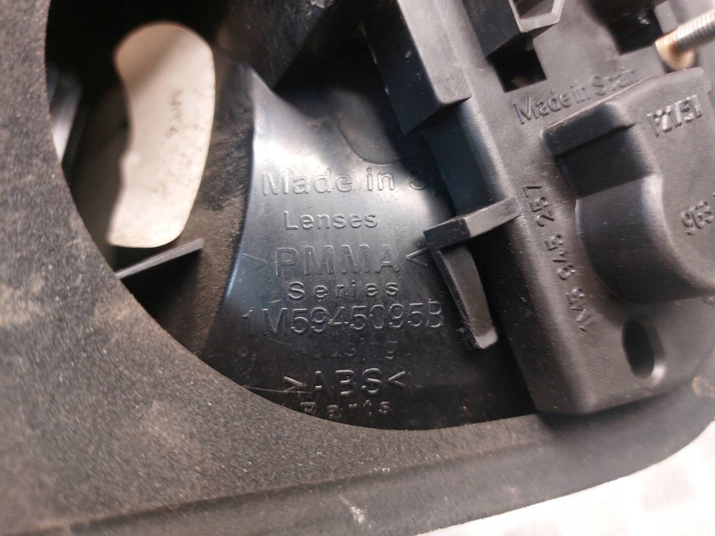 фото №8, Накладка крышки лампы seat toledo ii 1m5945225d 1m5945096b 1m5945095b