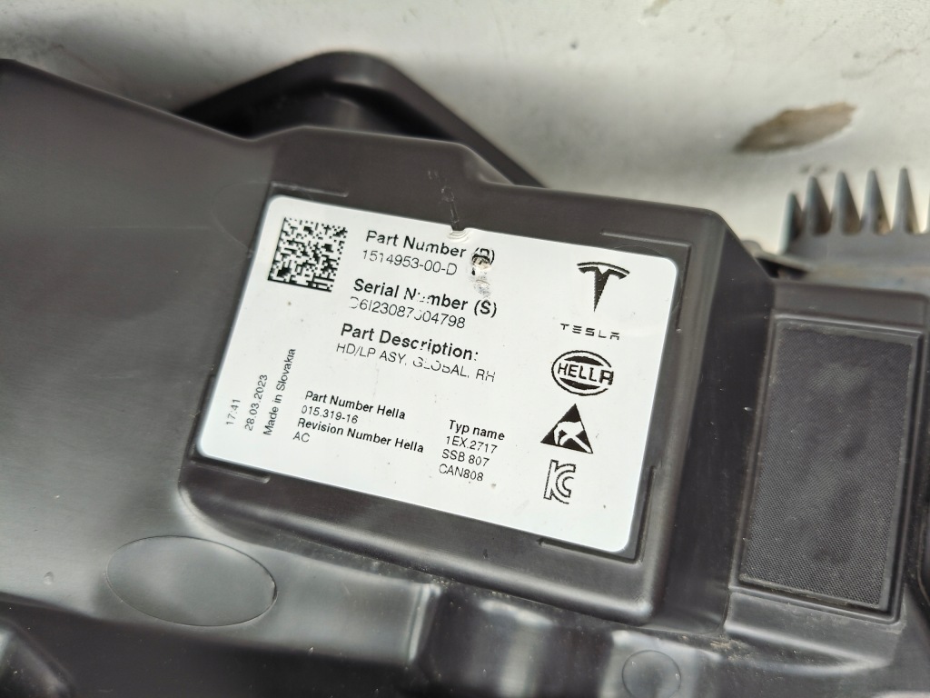 Купить Фара правый  фара tesla model 3 y 20- рестайлинг  full led