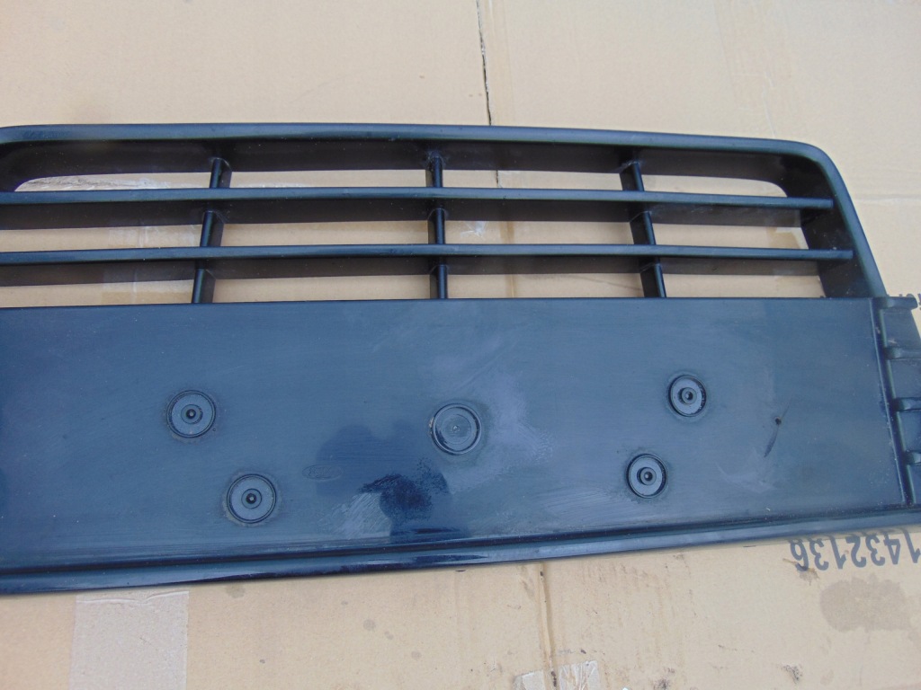 Решітка  решітка радіатора решітка ford focus mk3 Доставка