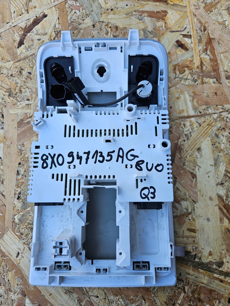 фото №6, Лампа потолочный освещение audi q3 8x0947135ag